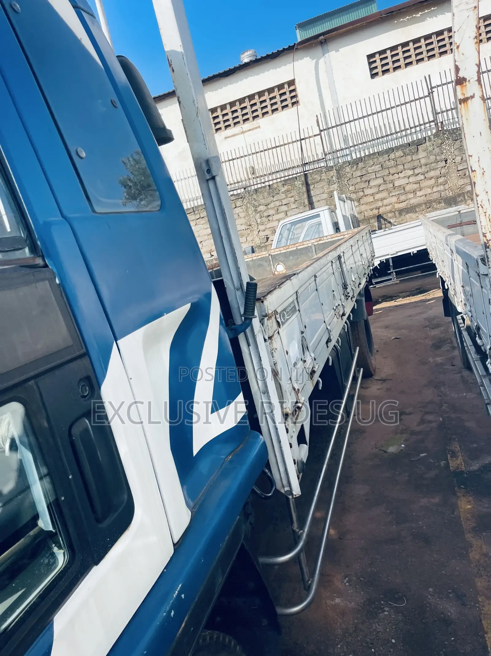 Isuzu Truck Forward. Single Light