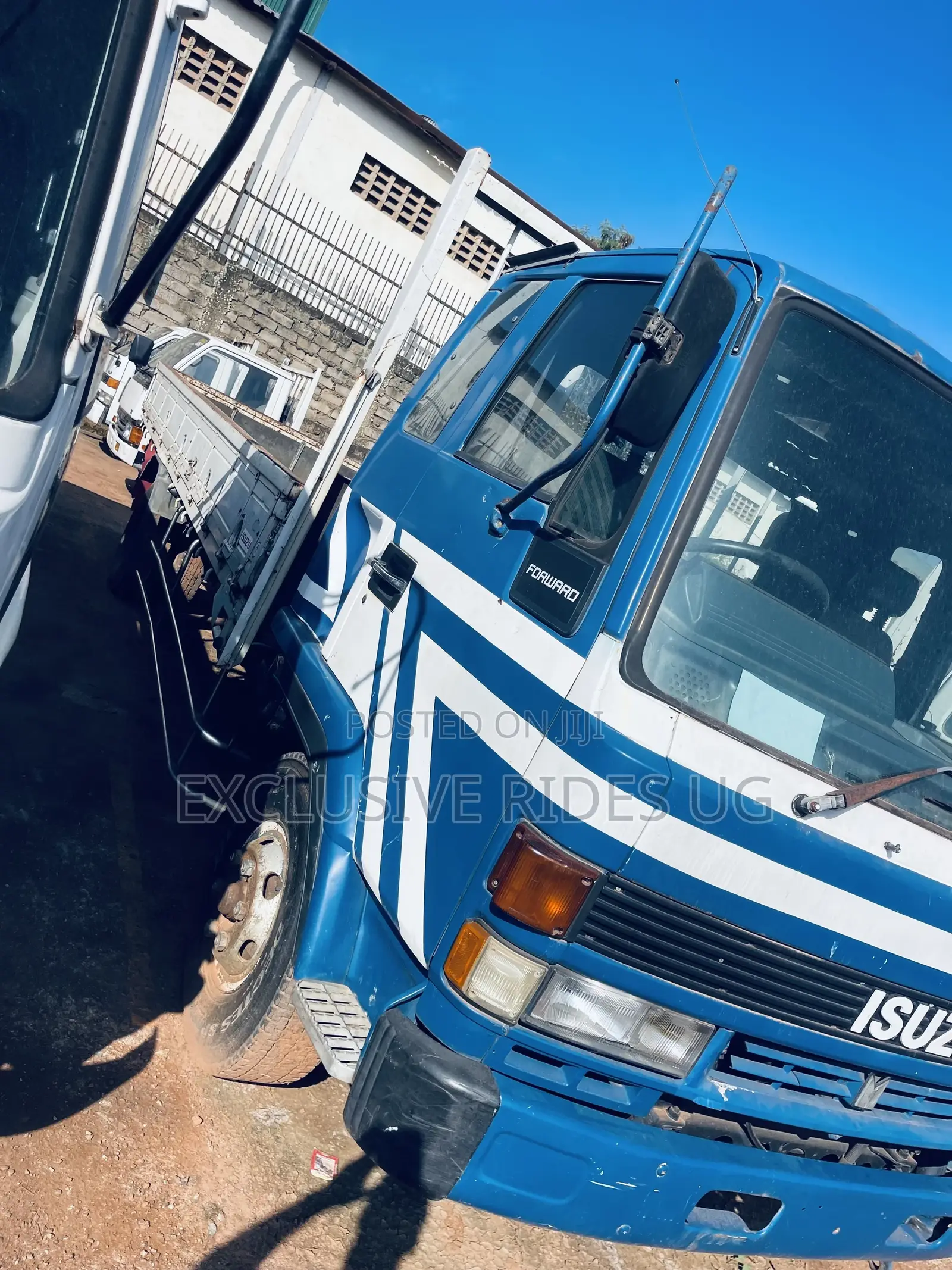Isuzu Truck Forward. Single Light