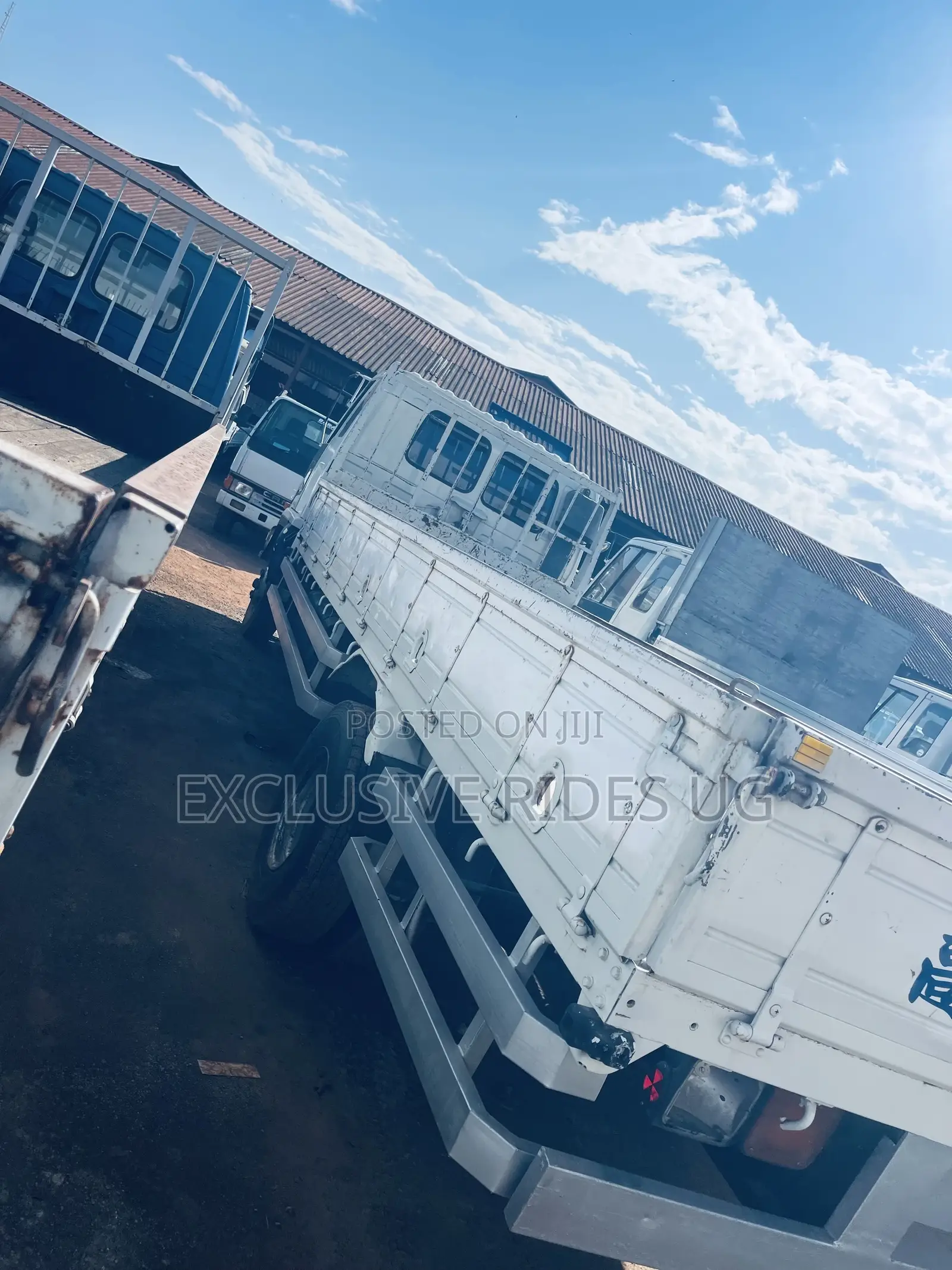 Isuzu Truck Forward. Single Light