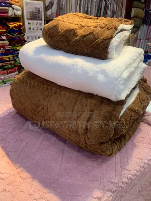 5by6 and 6by6 Woollen Comforter With 2pillowcase, 1bedsheet,