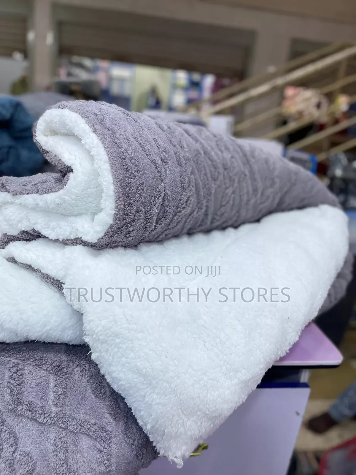 5by6 and 6by6 Woollen Comforter With 2pillowcase, 1bedsheet,