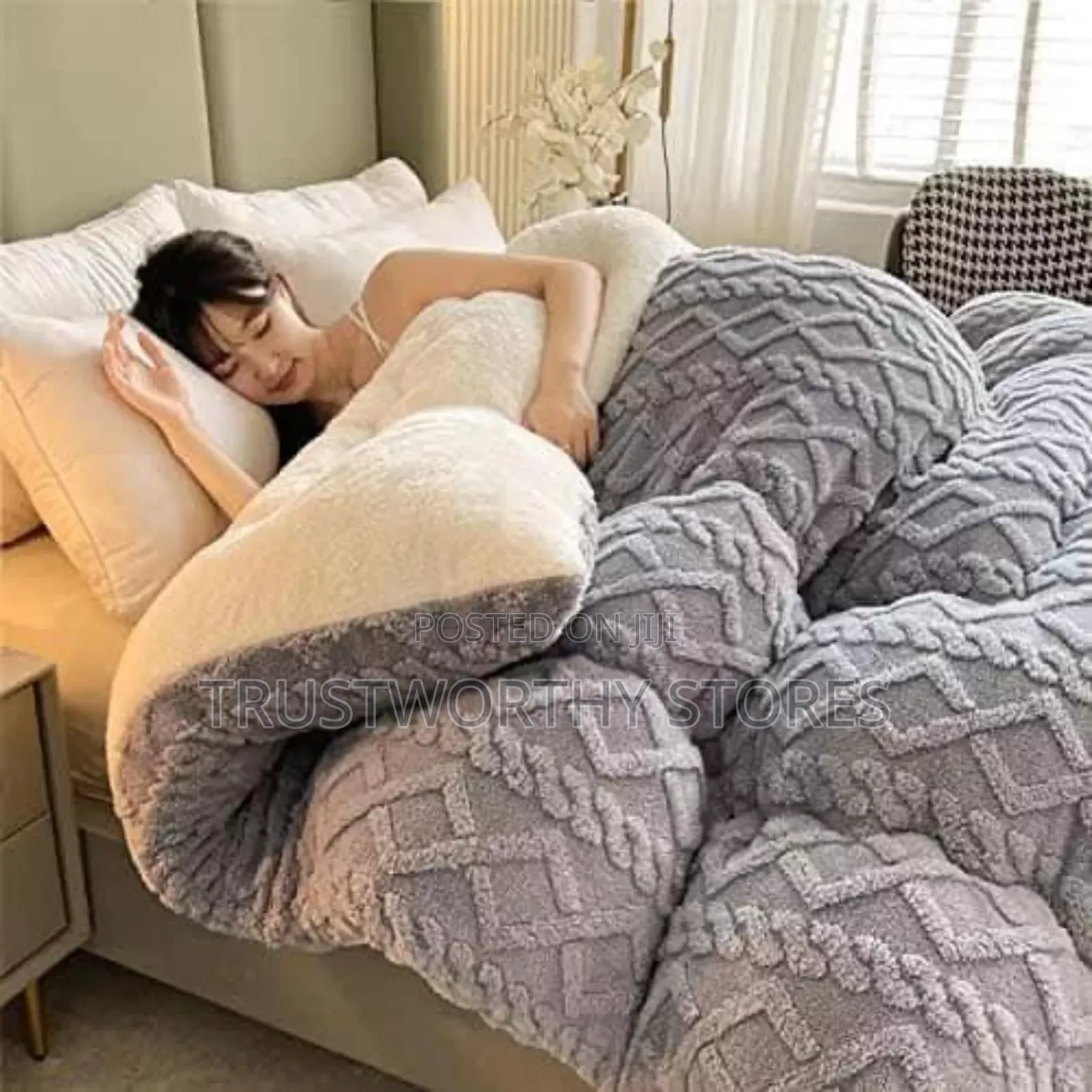 5by6 and 6by6 Woollen Comforter With 2pillowcase, 1bedsheet,
