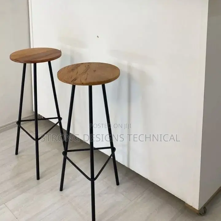 A Set of 2 Bar Stools / High Counter Chairs.