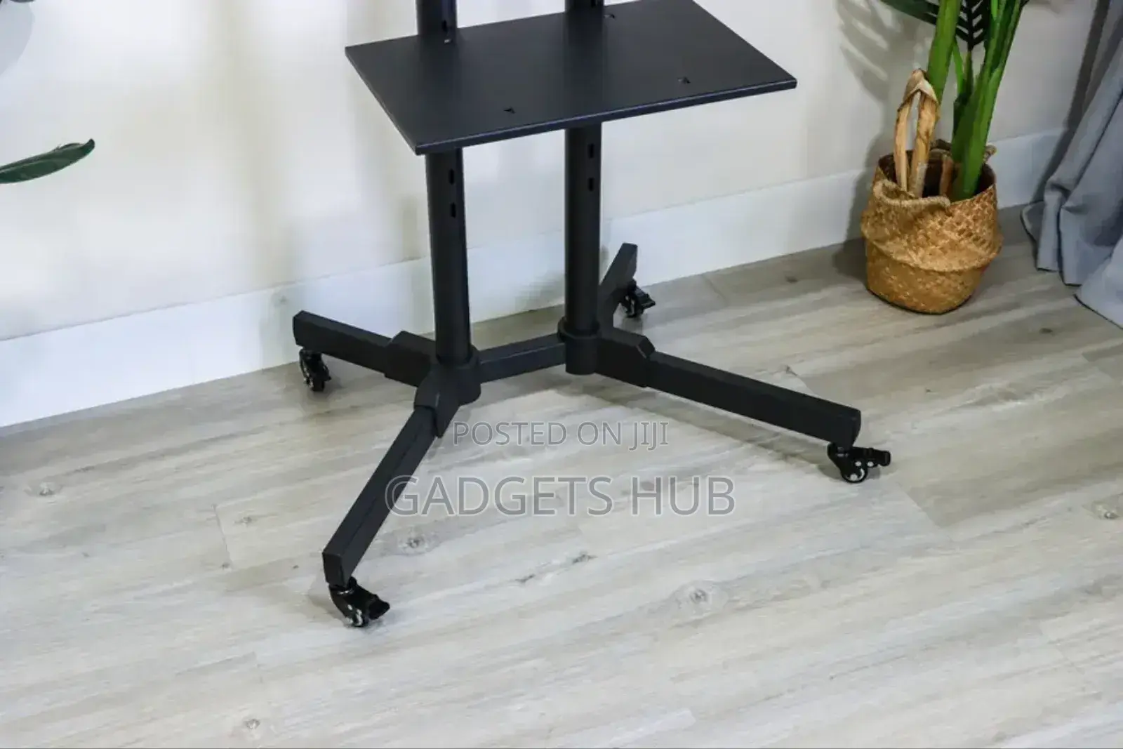 Universal TV Trolley Height
Adjustable 32"To 65"Mobile TV