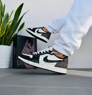 Photo - Nike Air Jordan 1 Low