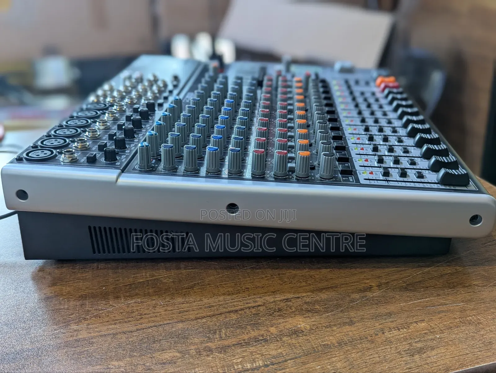 Behringer Xenyx X1832USB Mixer