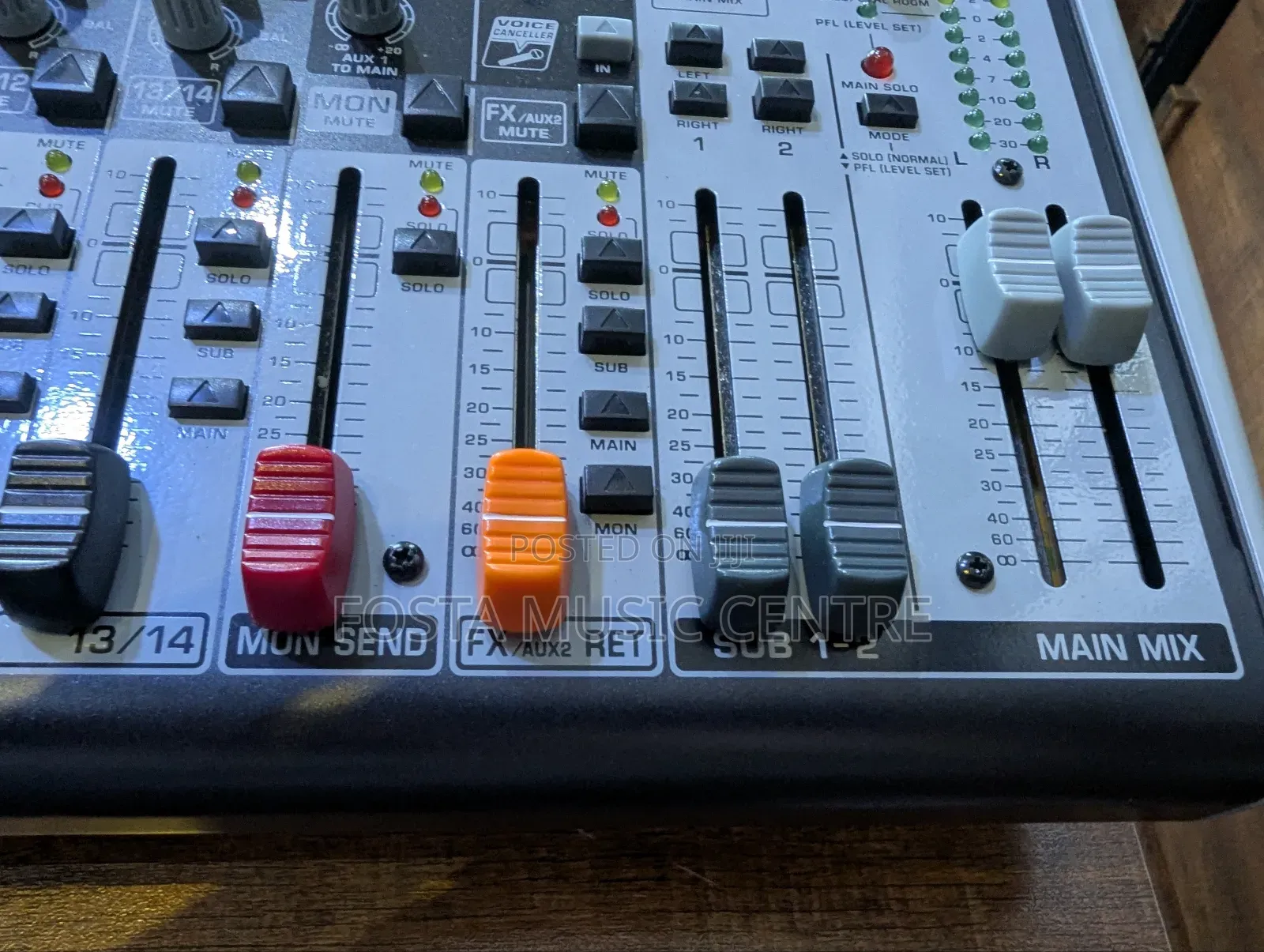 Behringer Xenyx X1832USB Mixer