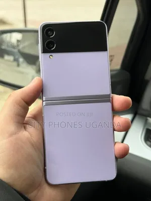 Photo - Samsung Galaxy Z Flip 3 128 GB Purple