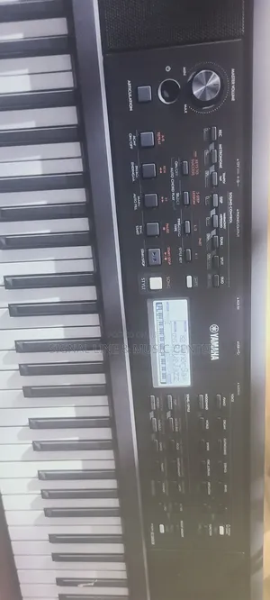 Yamaha Keyboard PSR E383
