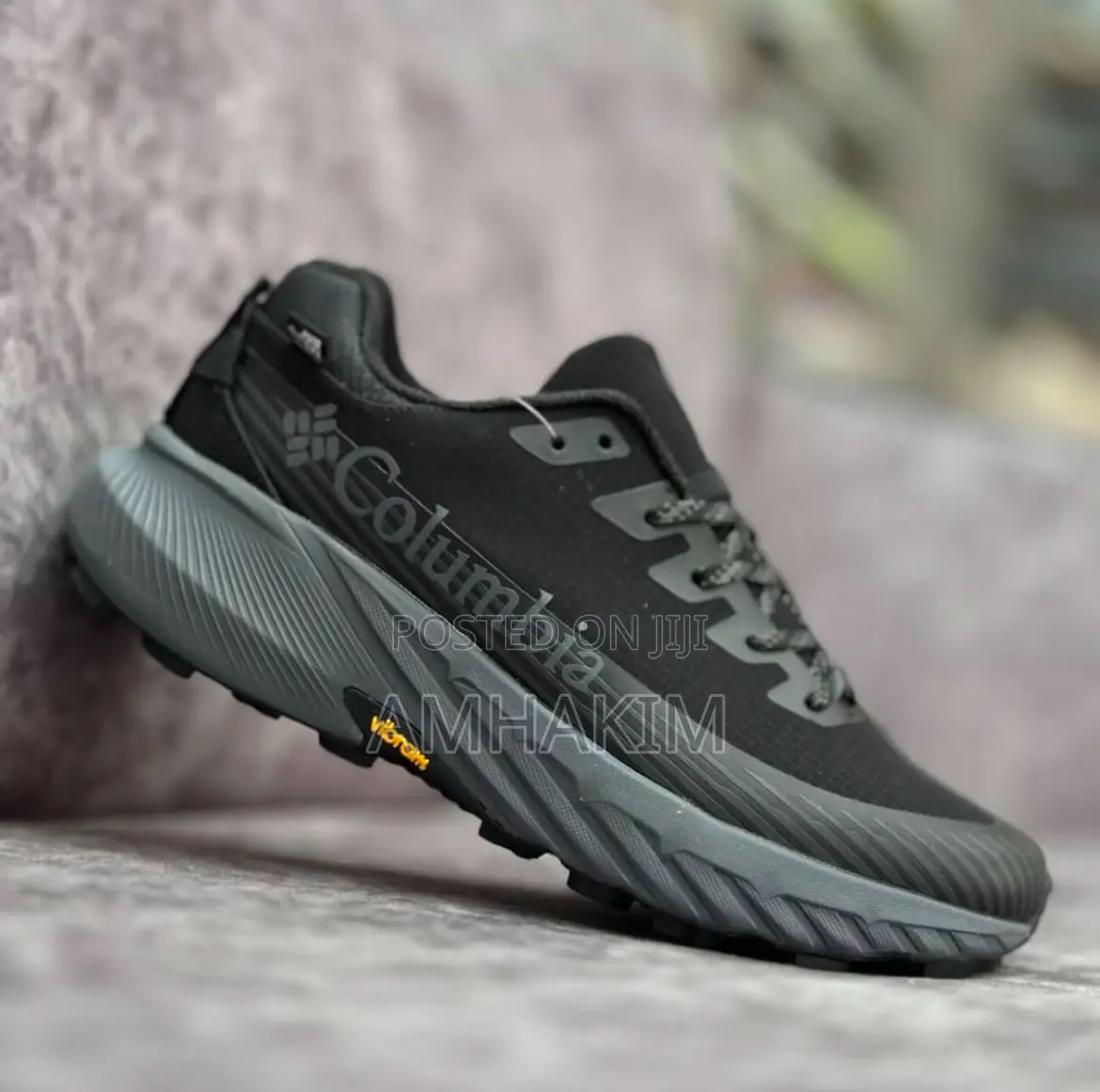 New Classic Men's Columbia Hiking Sneakers in Stock