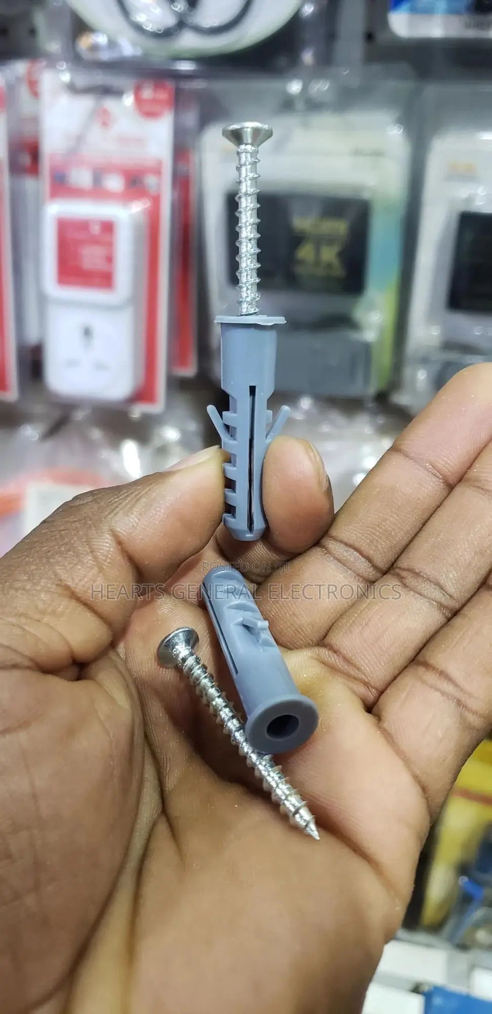Wall Plugs And Screws 10mm