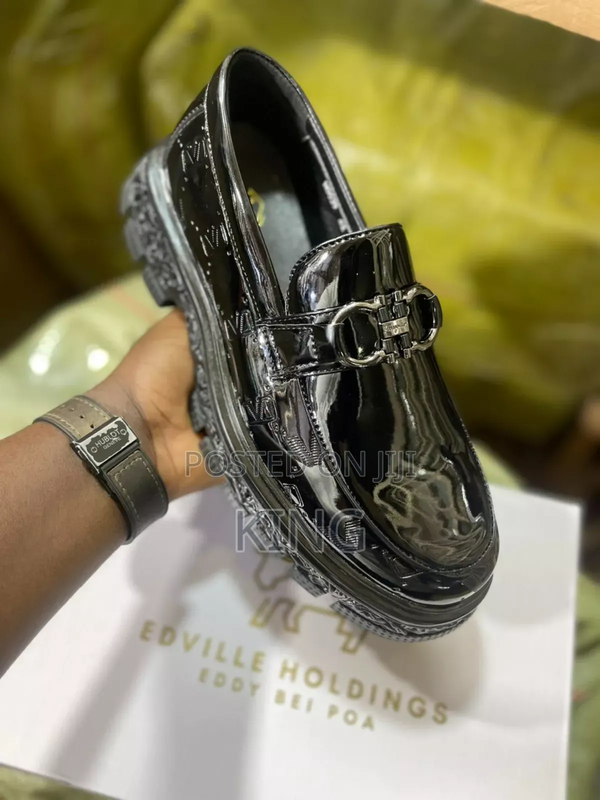 Iconic Shinny Black Shoes