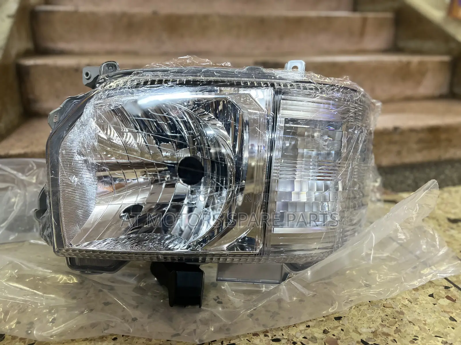 Toyota Hiace Drone Head Light 2014
