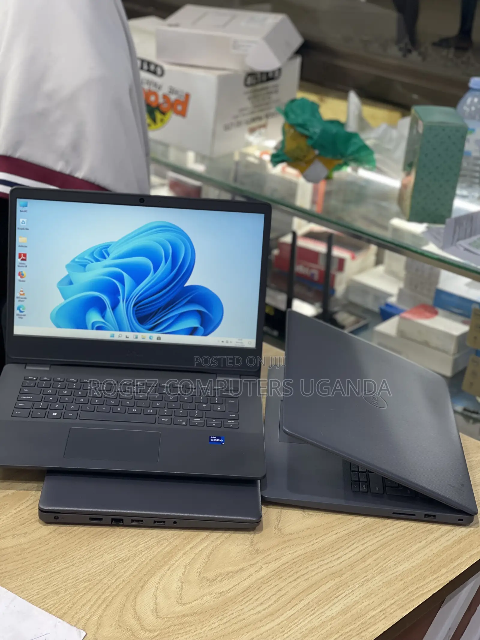 New Laptop Dell Vostro 3400 8GB Intel Core I7 HDD 1T