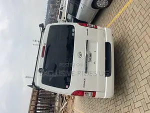 Photo - Toyota HiAce 2015 White