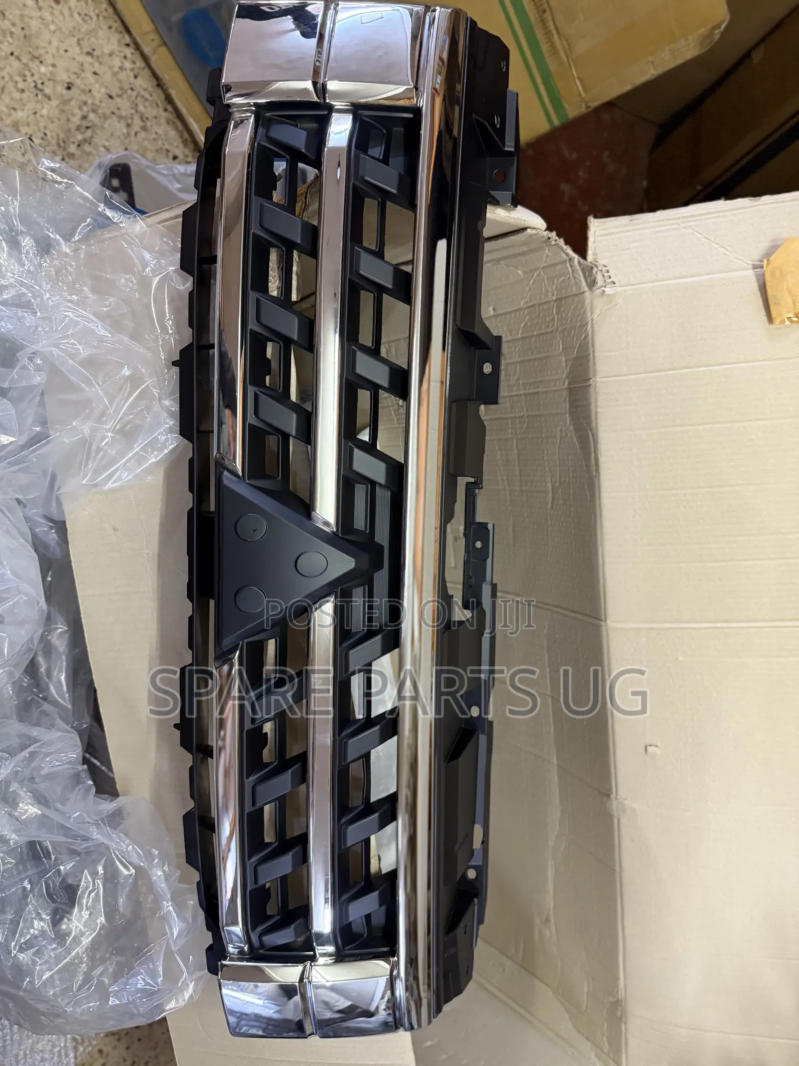 Pajero 2015 - 2019 Grille