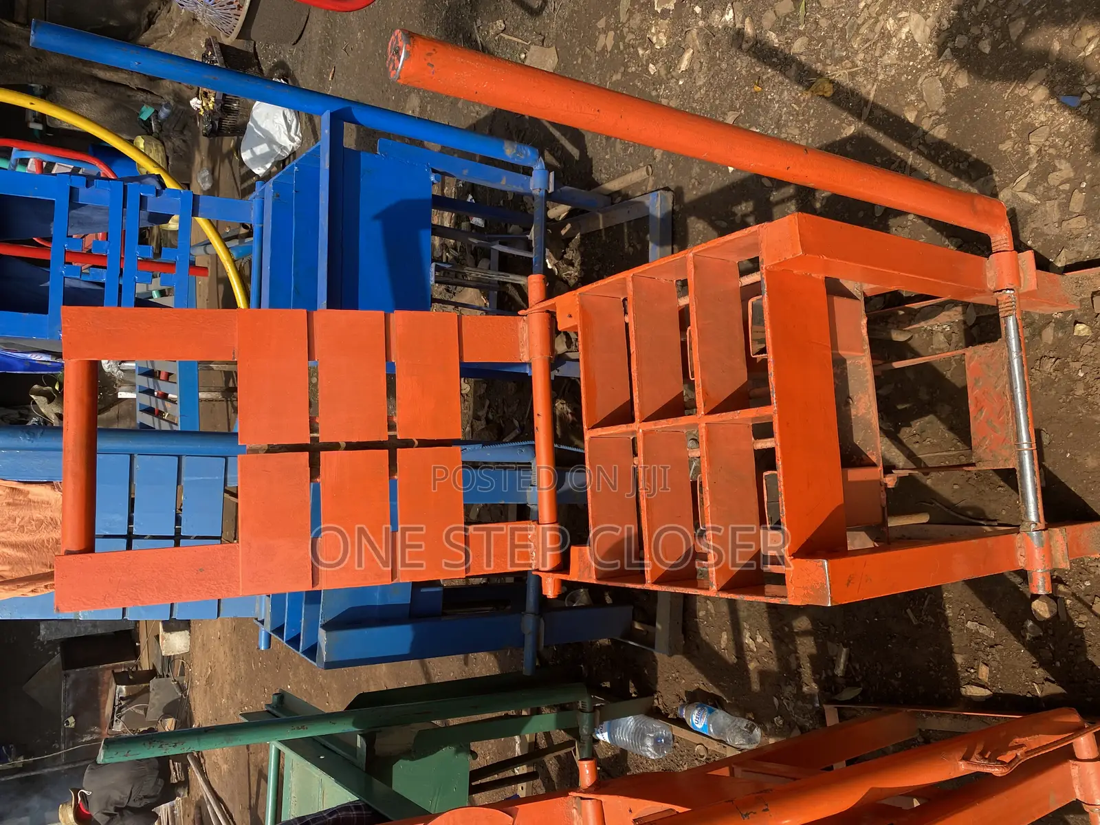 Machine for Making Pavers With Six Moldes