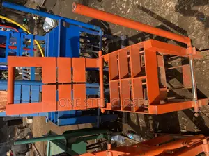 Machine for Making Pavers With Six Moldes