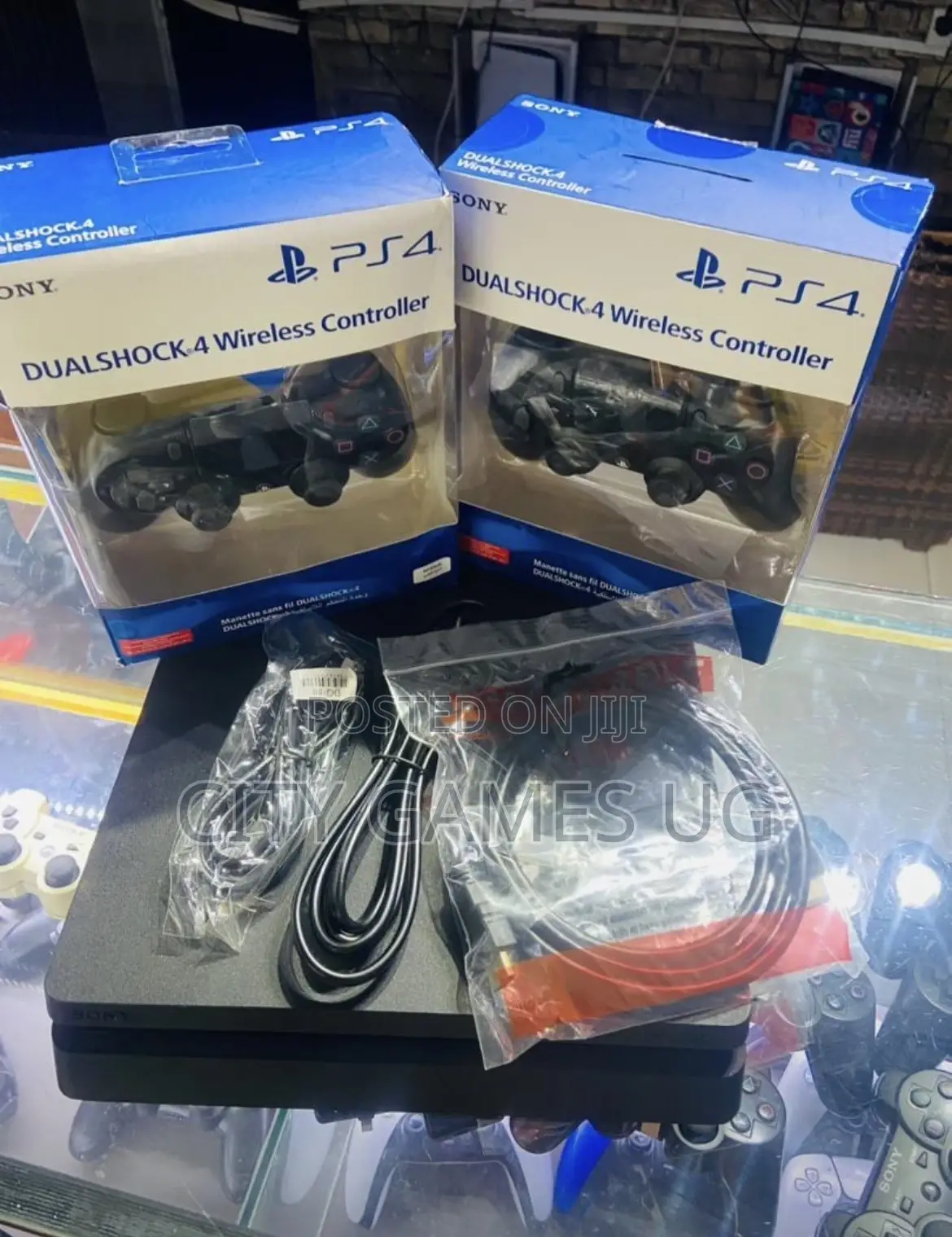 UK USED PS4/Playstation 4 Console and Pads