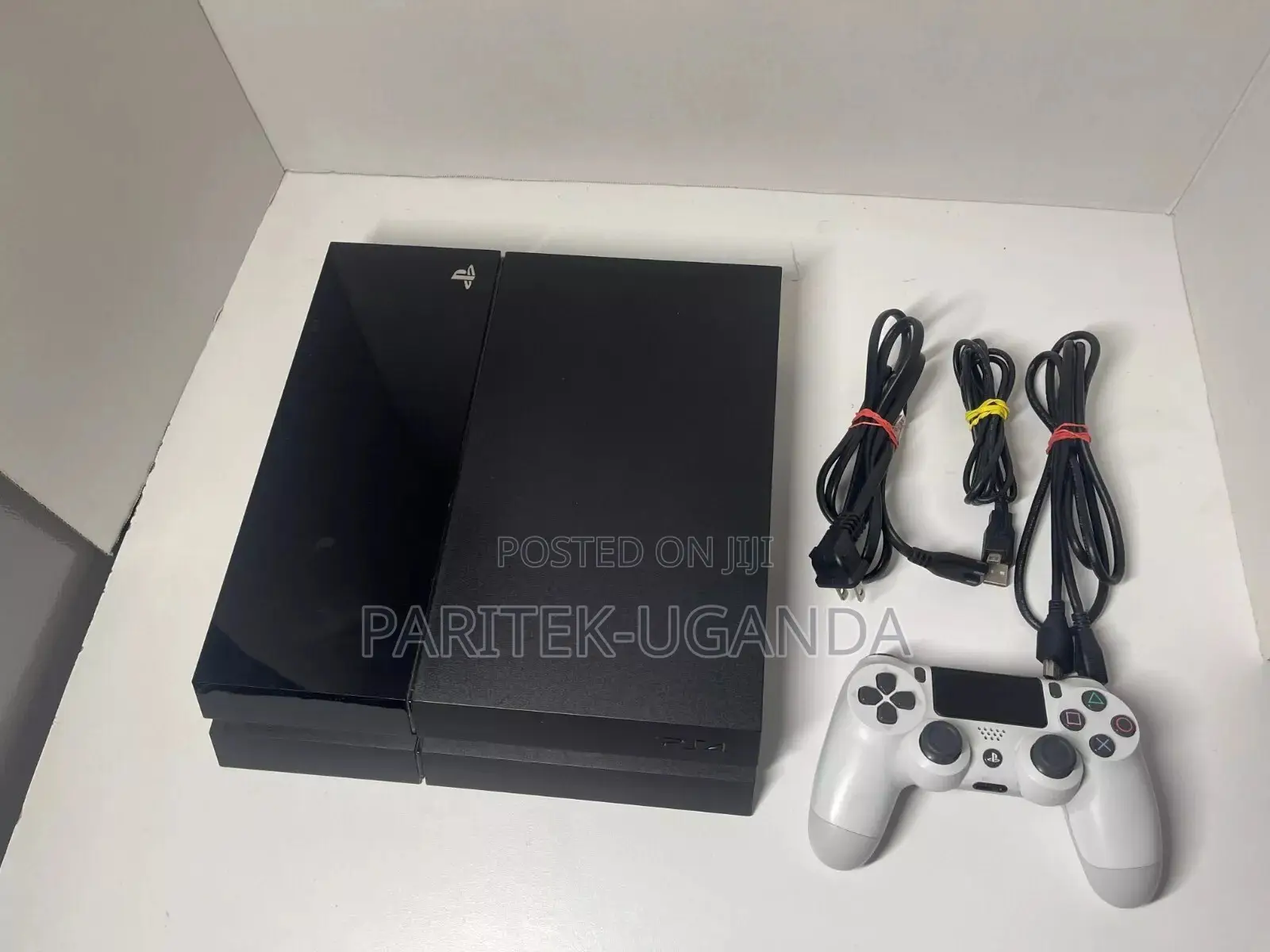 Playstation 4 Console W/ 01 Game +01 Pads