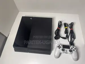 Playstation 4 Console W/ 01 Game +01 Pads