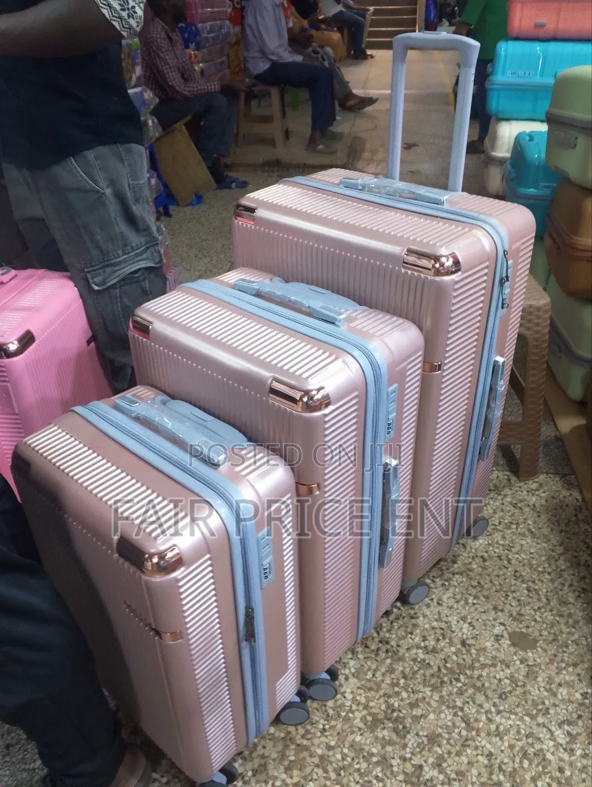 High Quality Suitcases. Large ( Rose Gold)