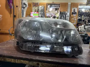 Toyota Rumion Headlamp