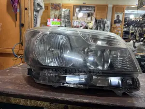 Toyota Rumion Headlamp