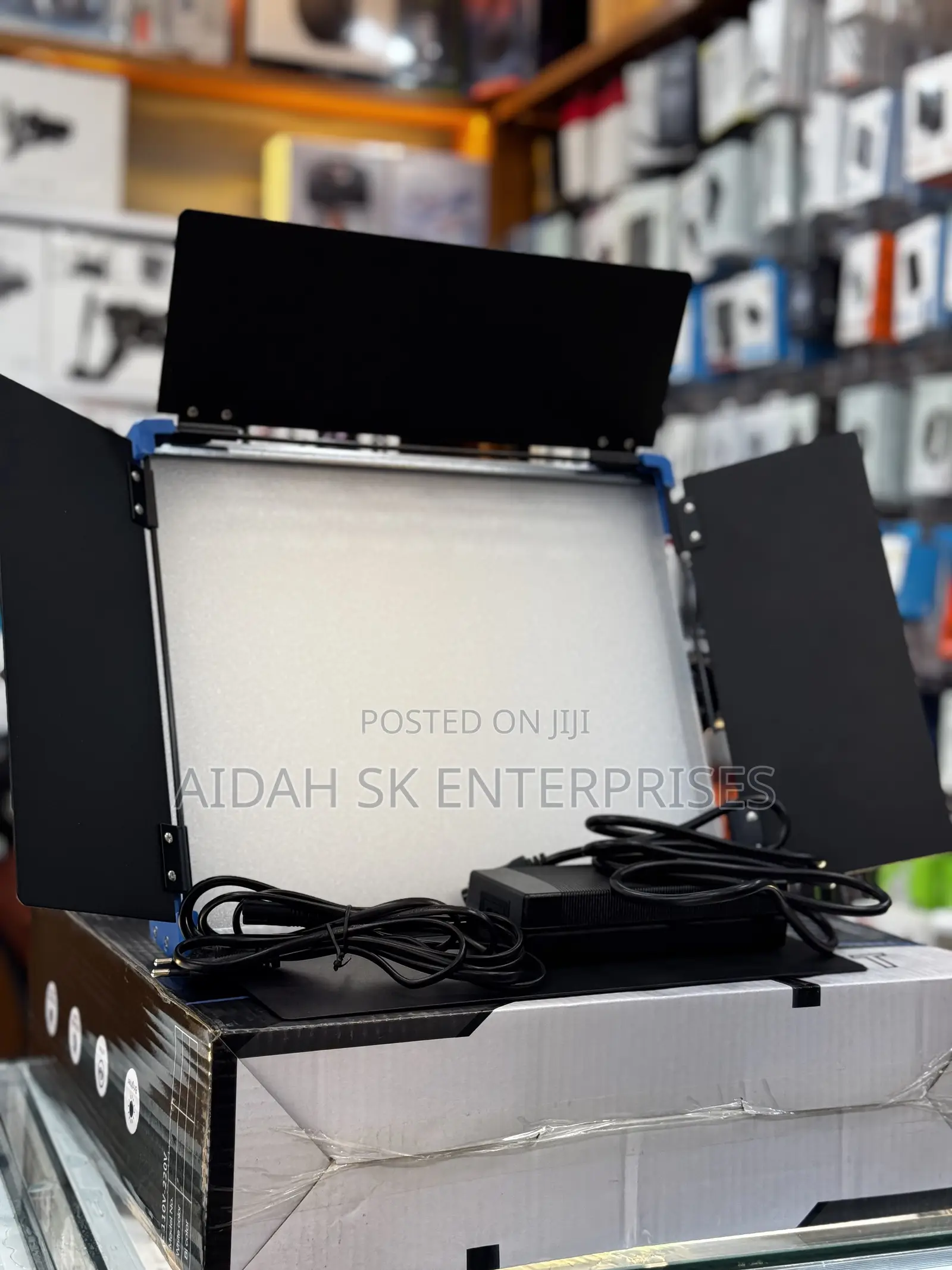 Yidoblo LED D-1080 Video Light