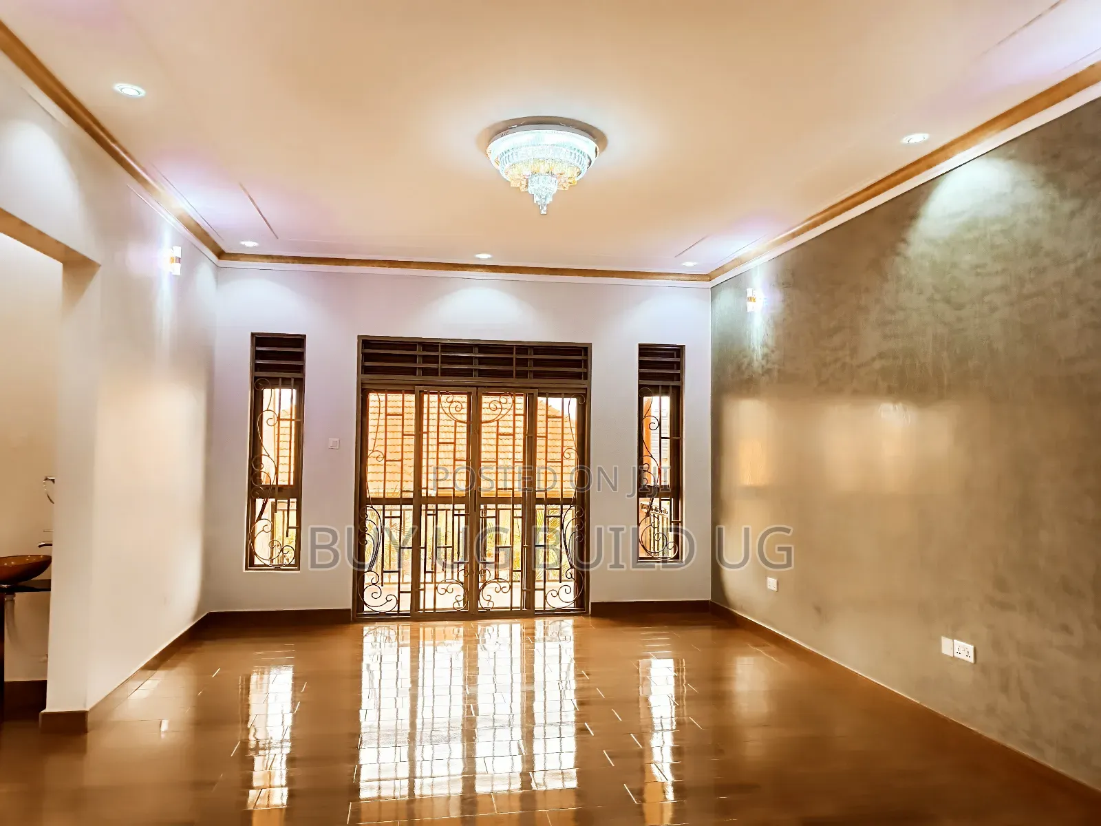 4bdrm Bungalow in Kira Mamelto Road for rent