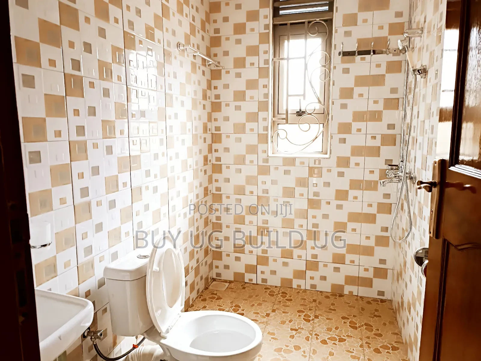 4bdrm Bungalow in Kira Mamelto Road for rent