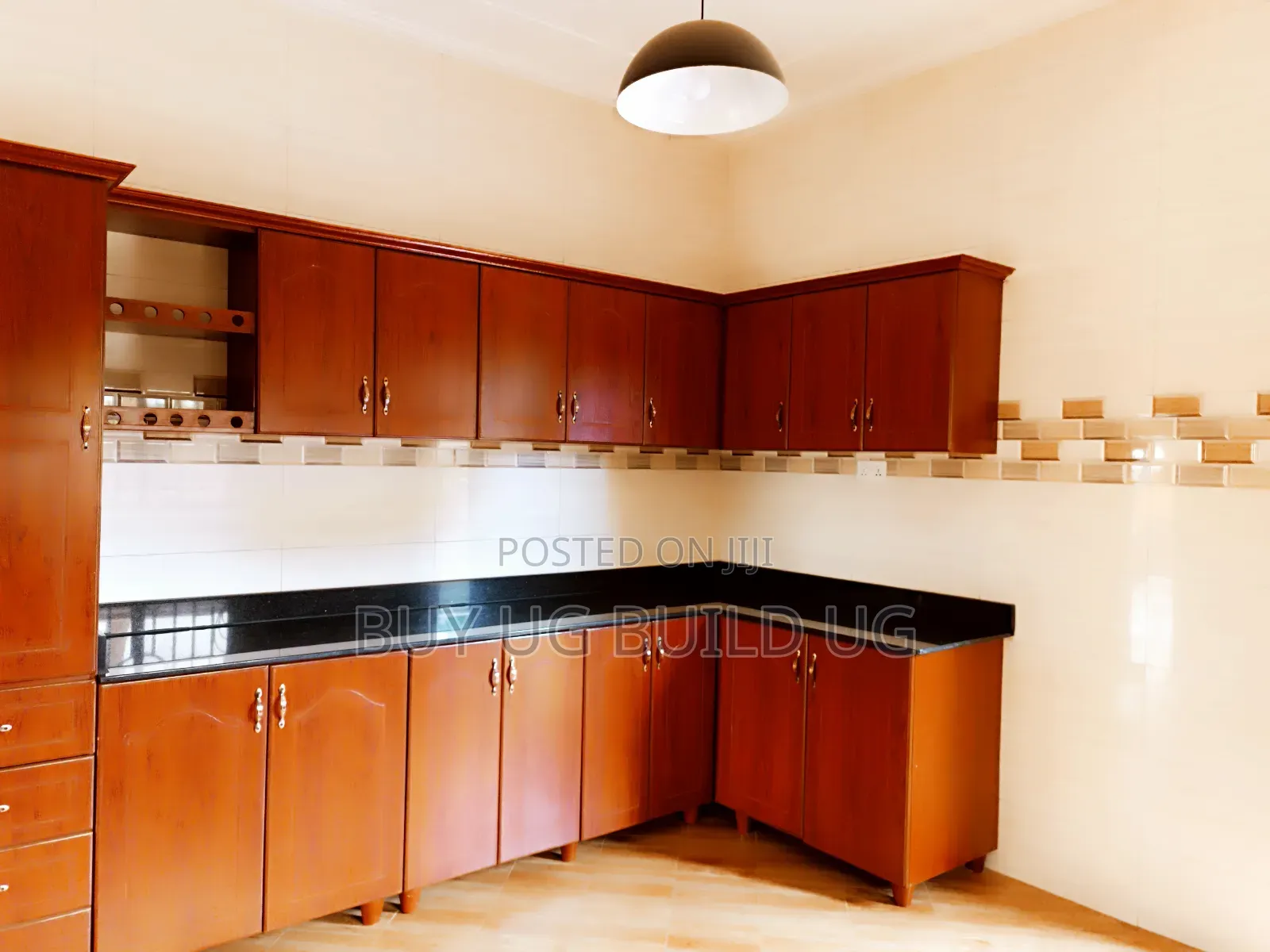 4bdrm Bungalow in Kira Mamelto Road for rent