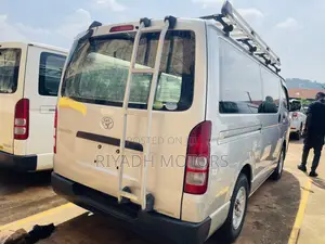 Toyota HiAce 2012 Silver