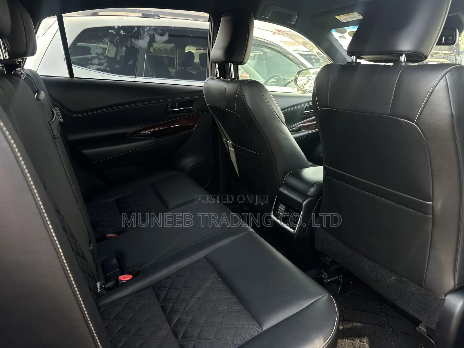 Toyota Harrier 2.0 2015 Black
