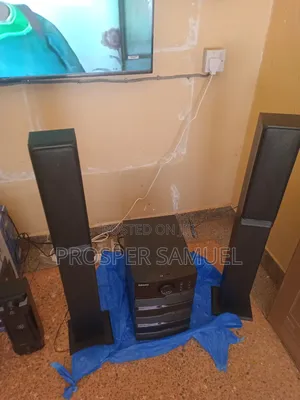 Brand New Globalstar 1.2 Sunwoofer System With Tall Boys
