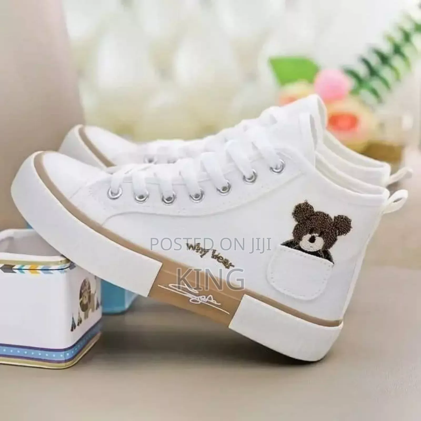 Originals Ultimate Sneakers. Ladies