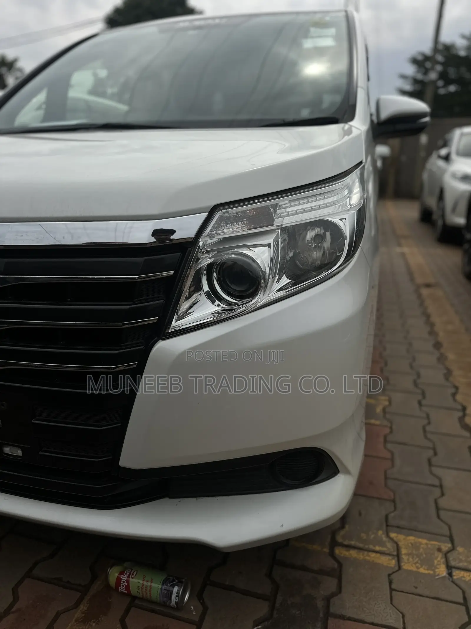 Toyota Noah 2.0 AWD (8 Seater) 2015 White