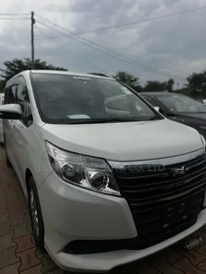 Toyota Noah 2.0 AWD (8 Seater) 2015 White