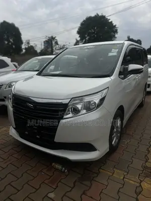 Toyota Noah 2.0 AWD (8 Seater) 2015 White