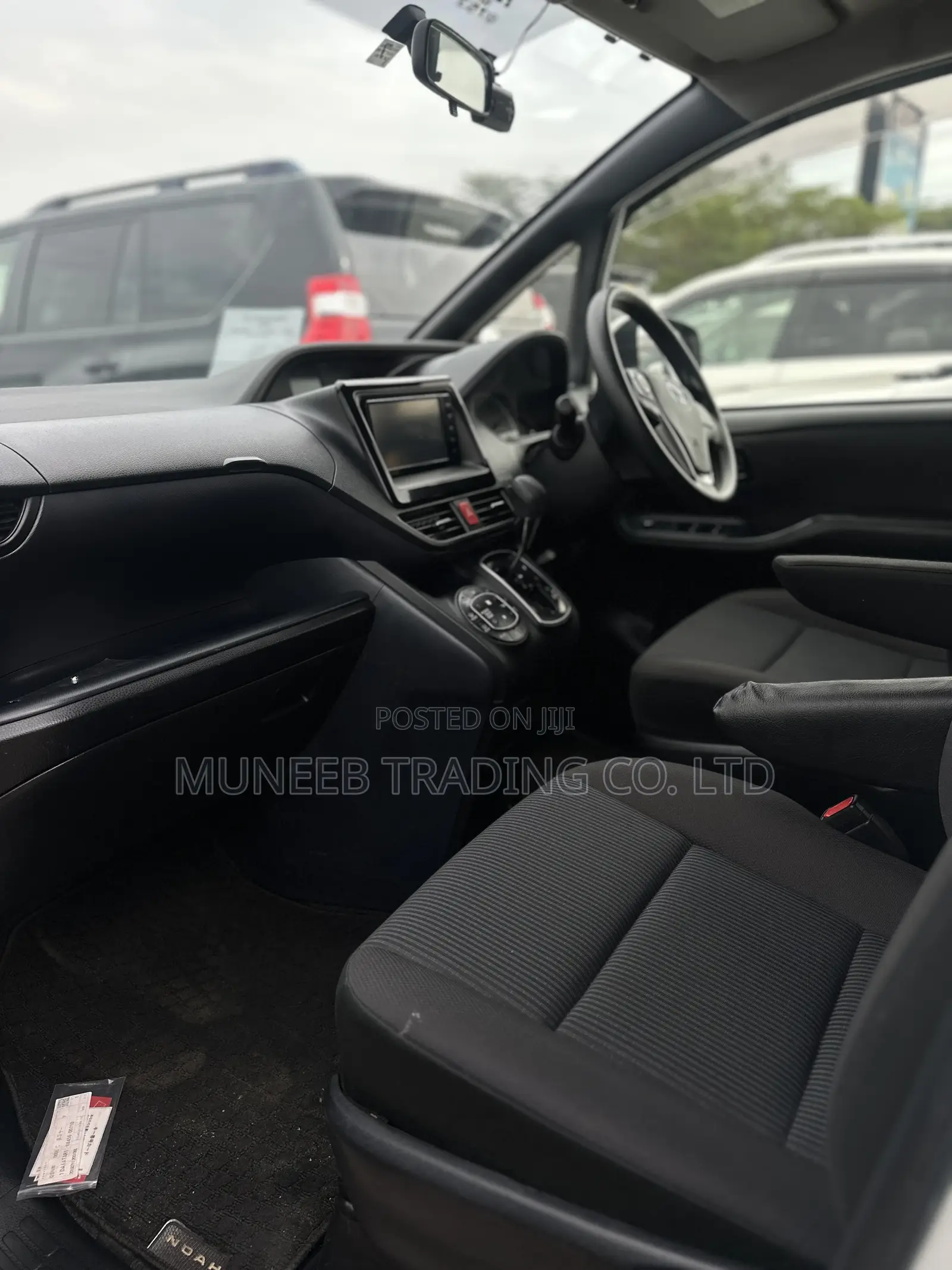 Toyota Noah 2.0 AWD (8 Seater) 2015 White