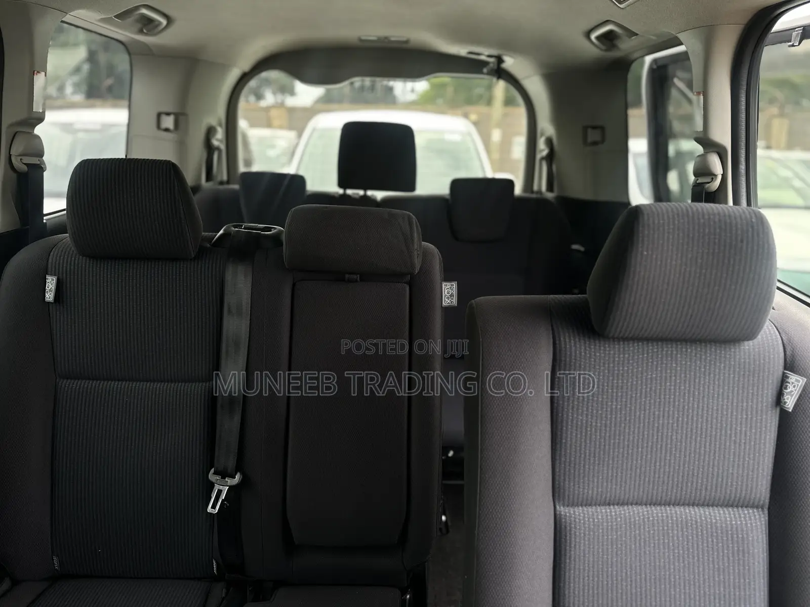 Toyota Noah 2.0 AWD (8 Seater) 2015 White
