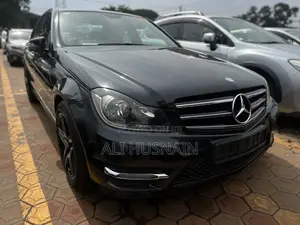 Photo - Mercedes-Benz C200 2013 Gray