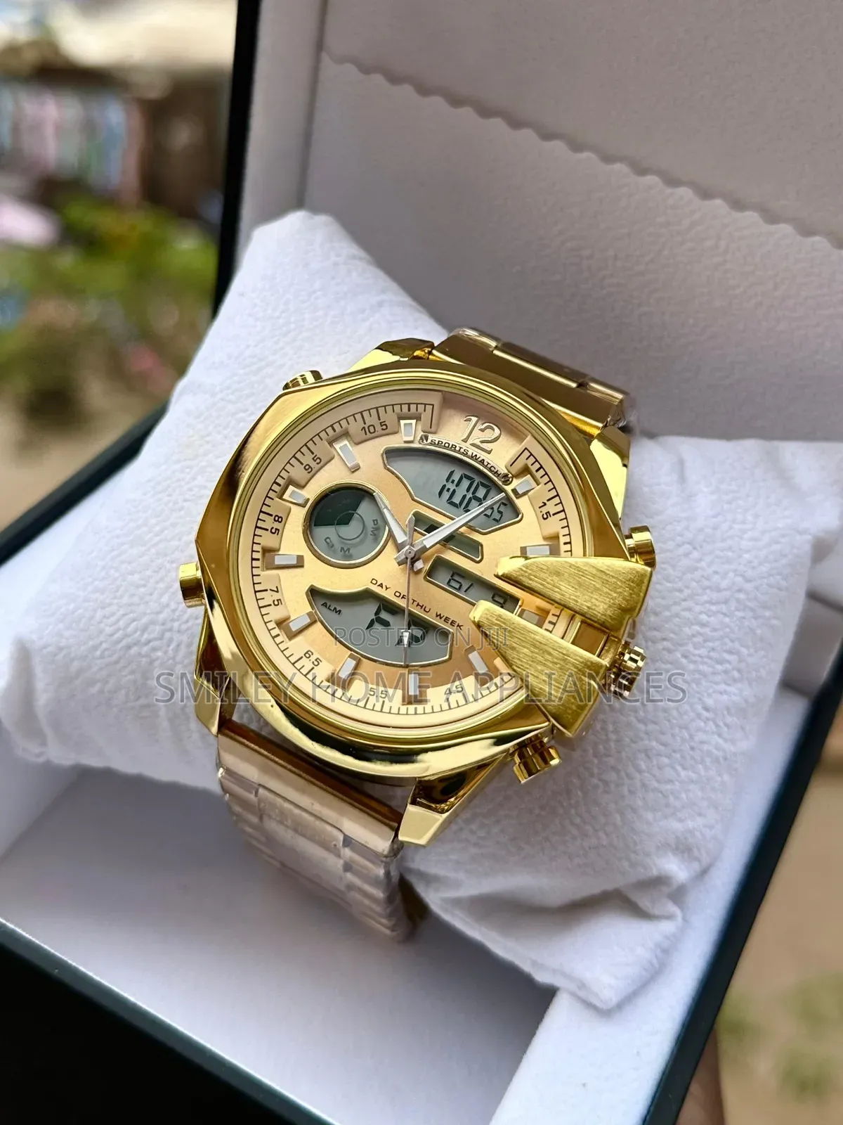 Sports Analog Watch for Men Gold
