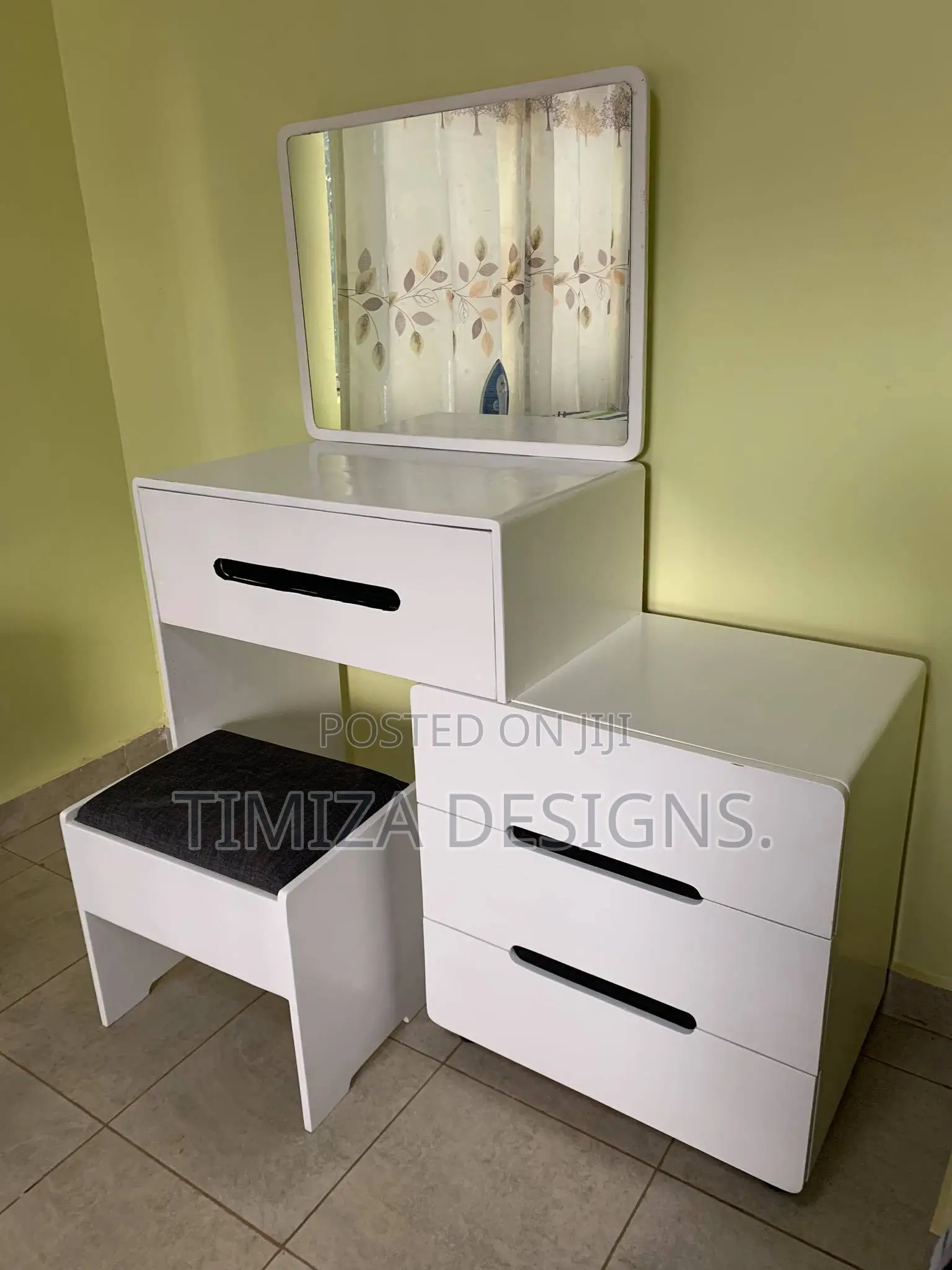 Nice Dressing Table With a Seat and a Mirror