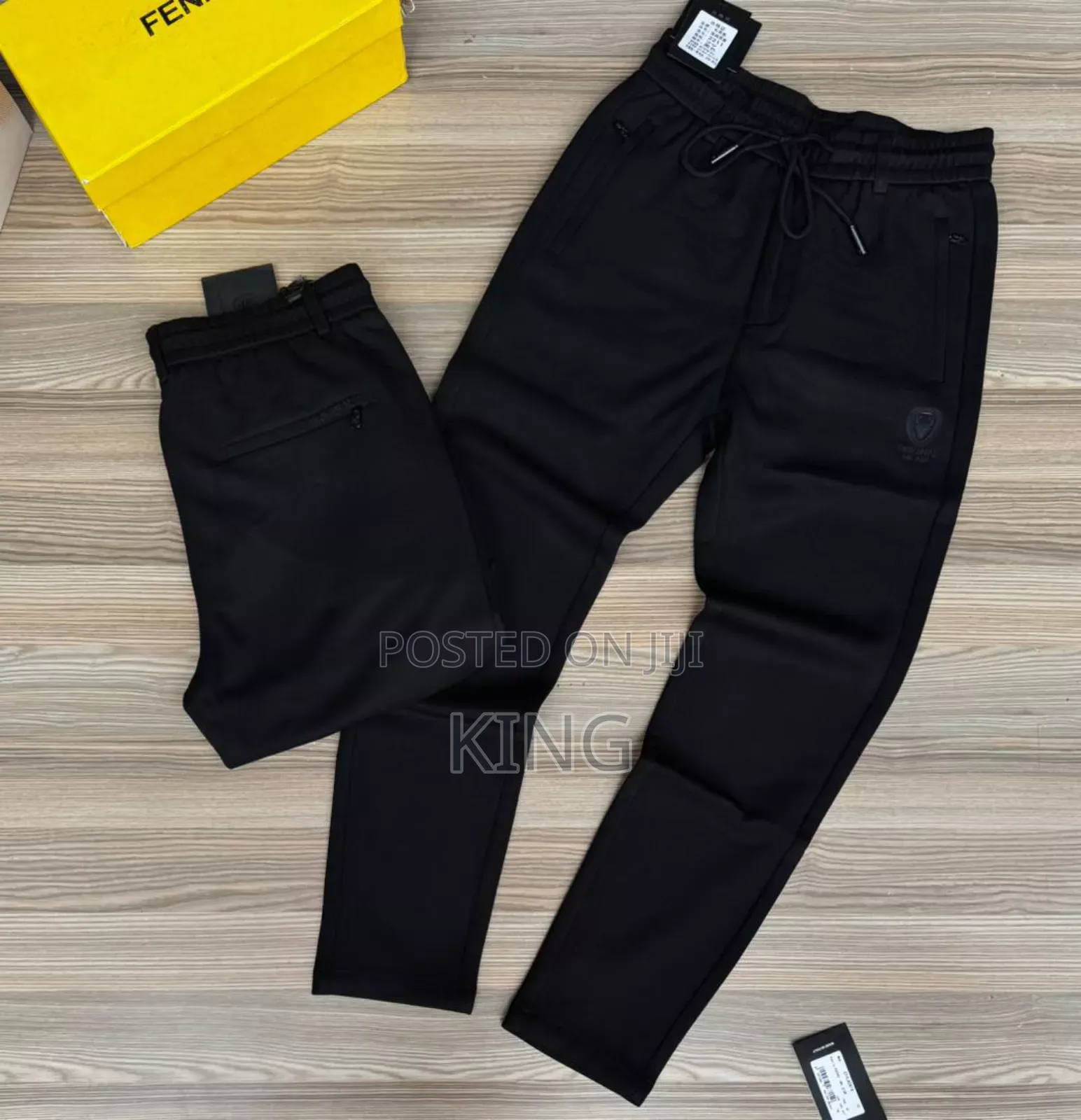 Mani Triple Black Sweaterpants