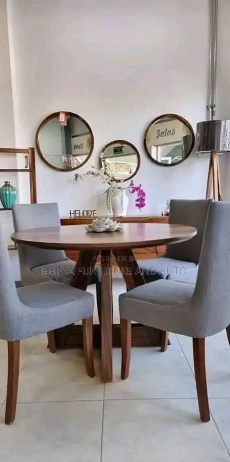 Four Seater Dining Pall