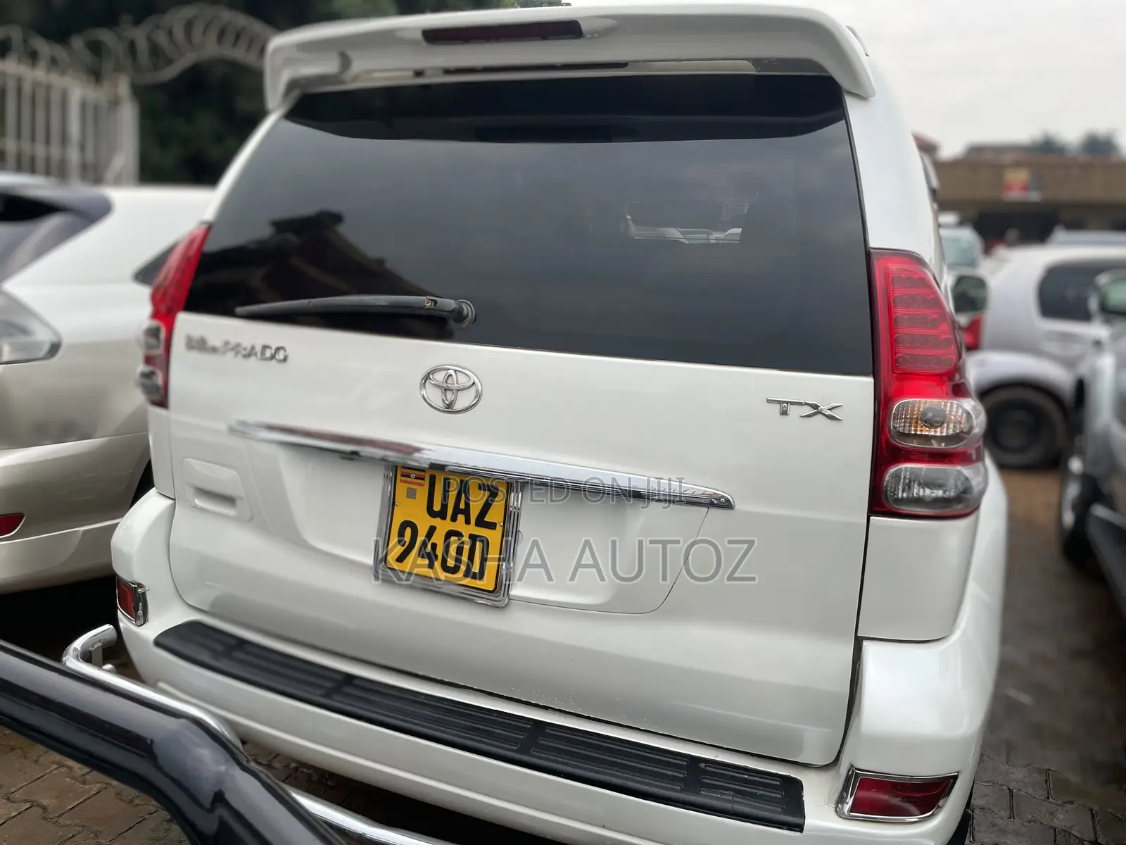Toyota Land Cruiser Prado 2004 White