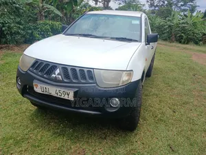 Photo - Mitsubishi L200 Single Cab 2.5 TD 4WD 2008 White