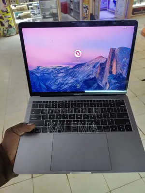 Laptop Apple MacBook Pro 2017 8GB Intel Core i5 SSHD (Hybrid) 128GB