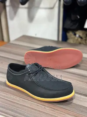 New Men's Timberland Laced Leather Casuals in Stock